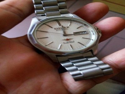 美度手表的金属表带该如何保养？