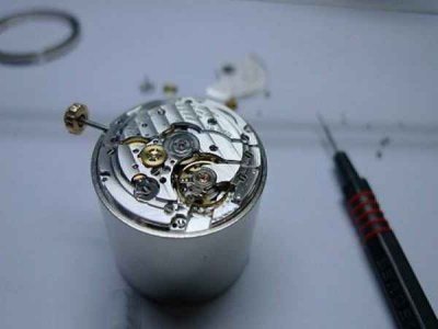 雪铁纳手表维修的方法